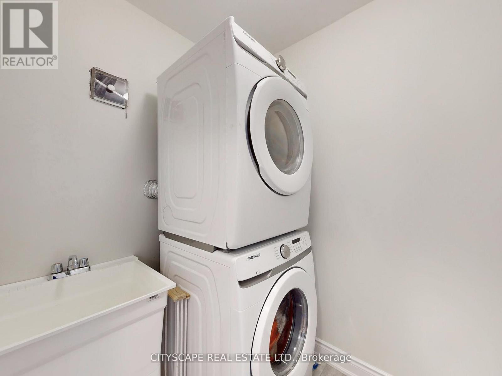 98 Veterans Street, Bradford West Gwillimbury, Ontario  L3Z 4H7 - Photo 14 - N12785732