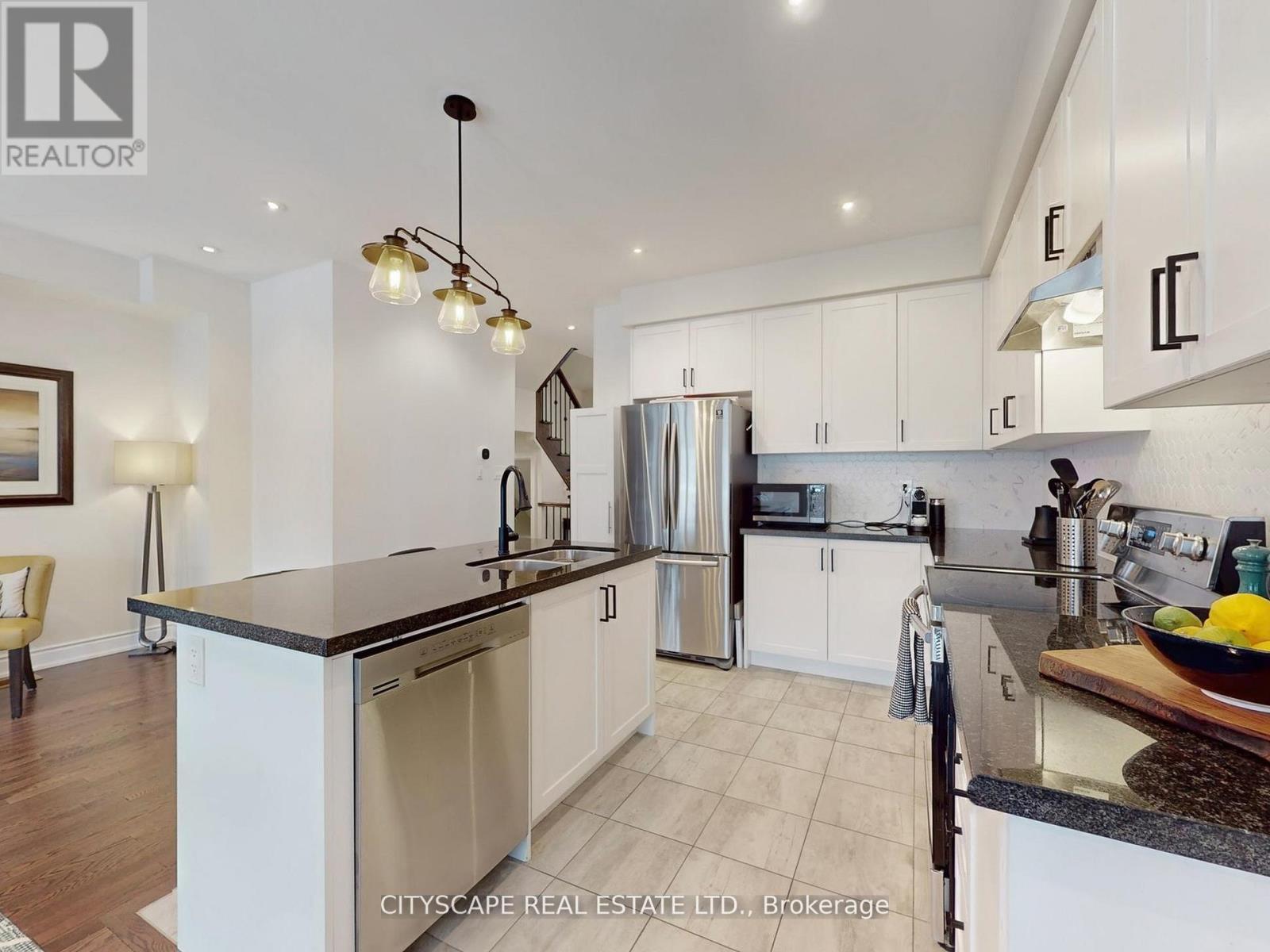 98 Veterans Street, Bradford West Gwillimbury, Ontario  L3Z 4H7 - Photo 40 - N12785732