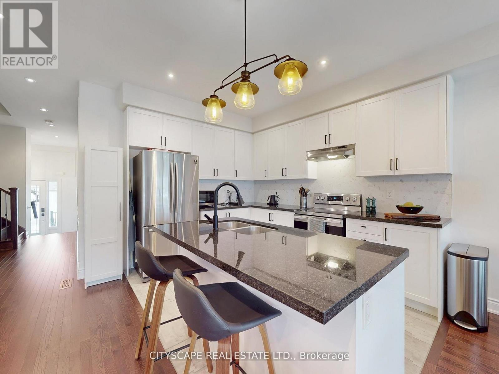 98 Veterans Street, Bradford West Gwillimbury, Ontario  L3Z 4H7 - Photo 41 - N12785732