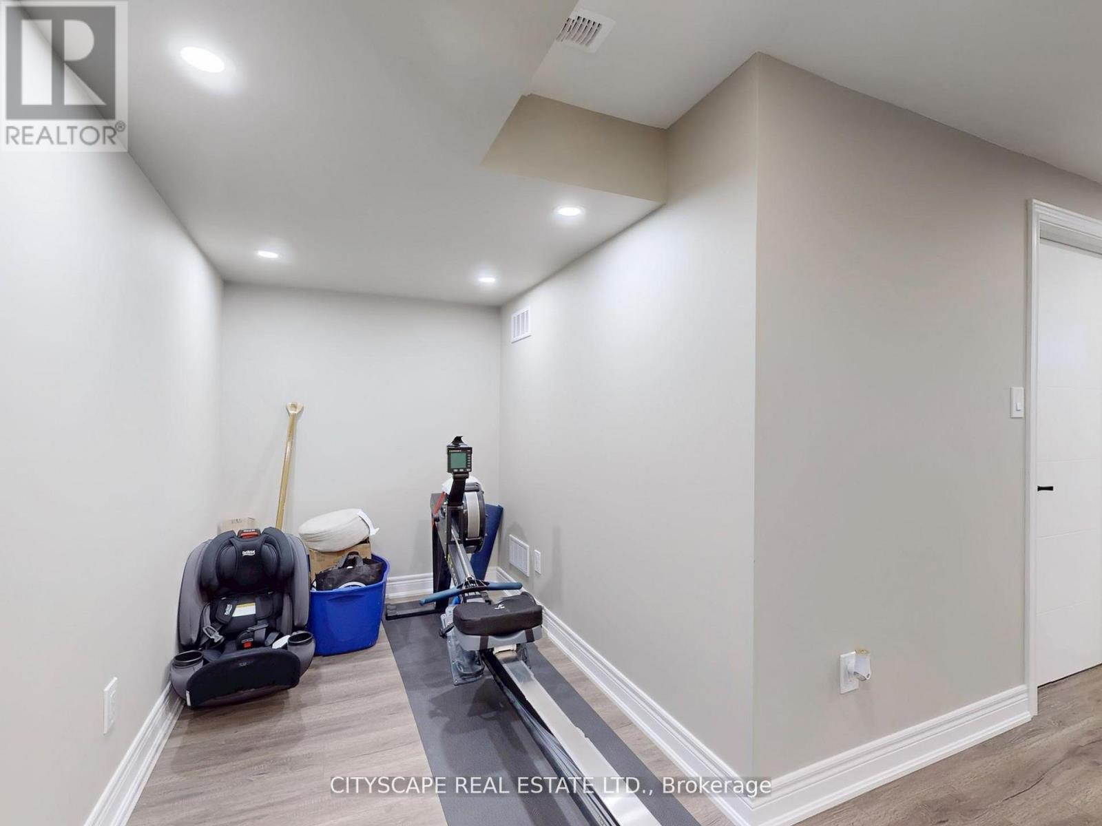 98 Veterans Street, Bradford West Gwillimbury, Ontario  L3Z 4H7 - Photo 7 - N12785732