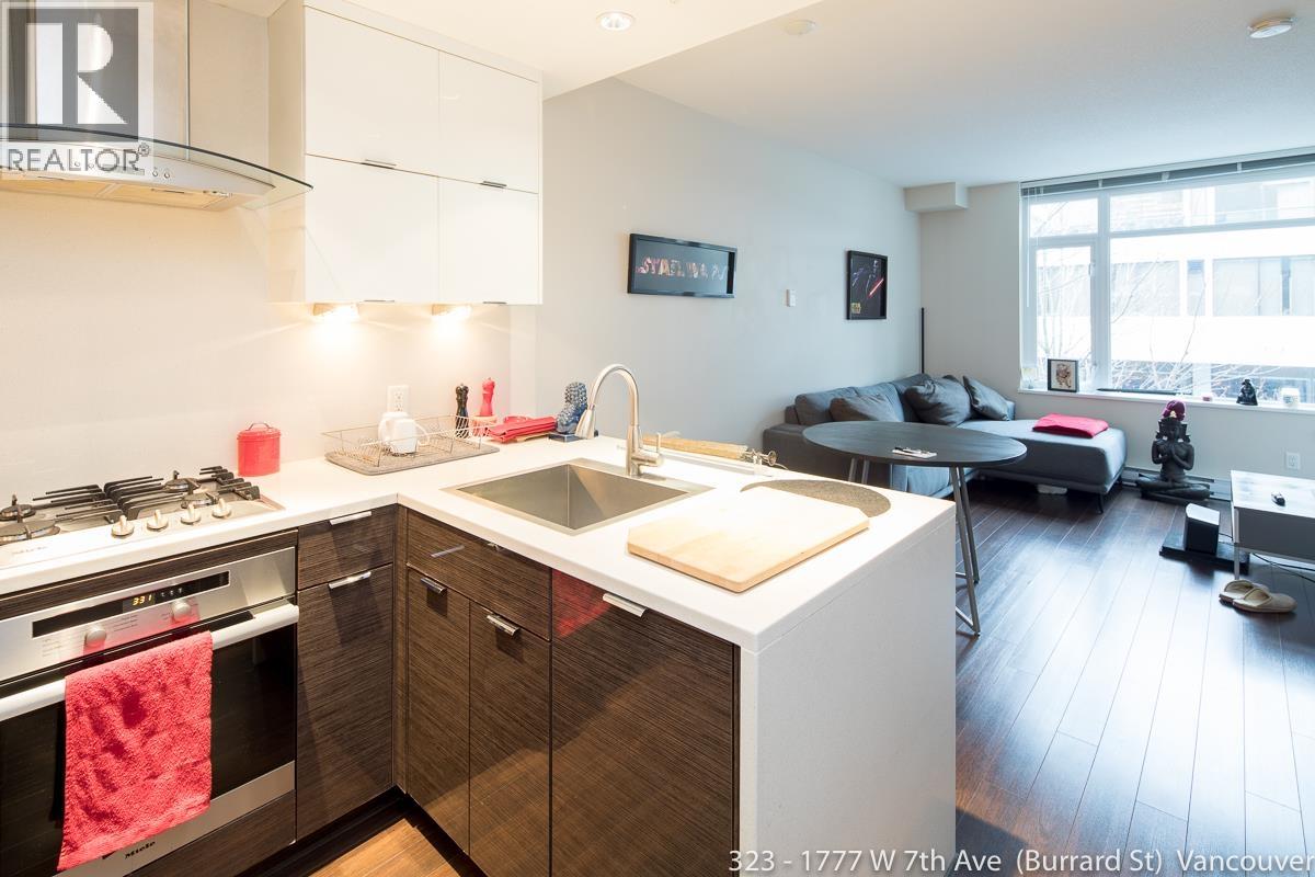 323 1777 W 7th Avenue, Vancouver, British Columbia  V6J 0E5 - Photo 1 - R3088314