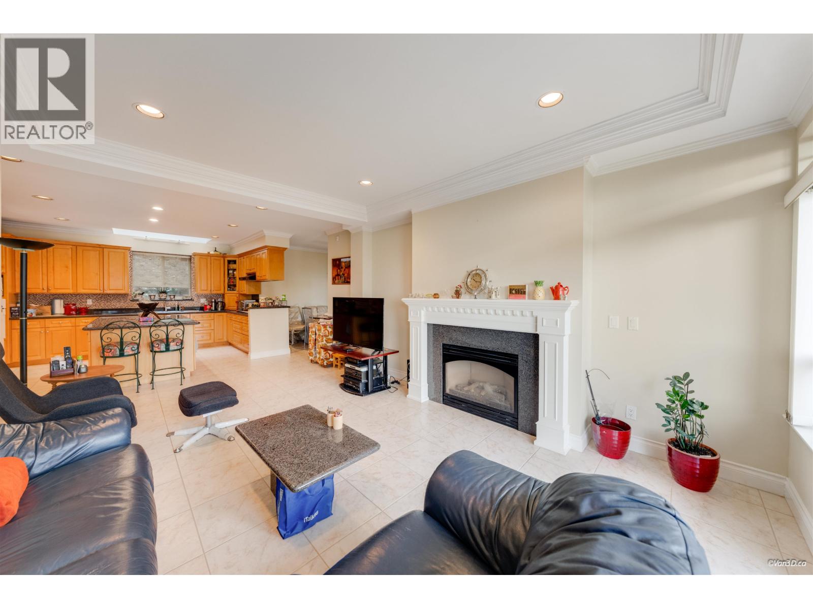 4989 Chalet Place, North Vancouver, British Columbia  V7R 4X4 - Photo 8 - R3089630