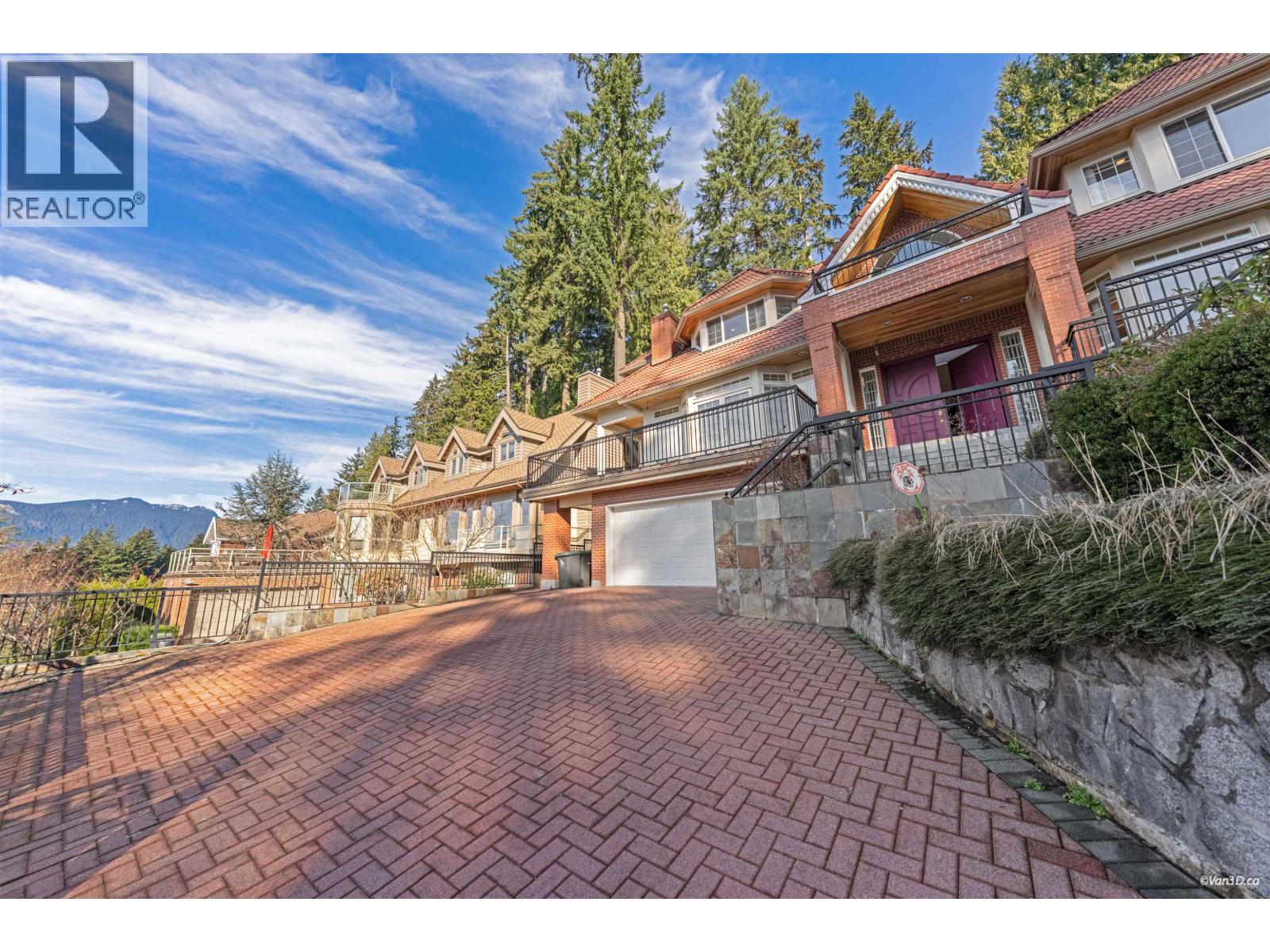 4989 Chalet Place, North Vancouver, British Columbia  V7R 4X4 - Photo 4 - R3089630