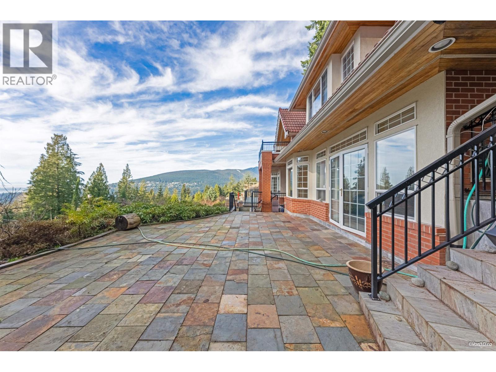 4989 Chalet Place, North Vancouver, British Columbia  V7R 4X4 - Photo 36 - R3089630