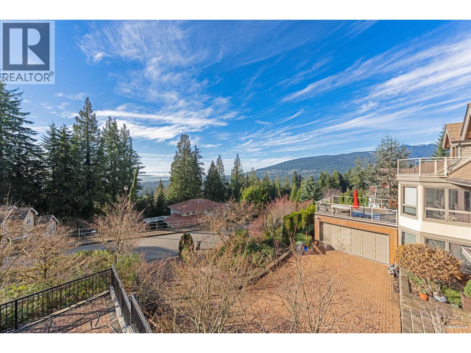 4989 Chalet Place, North Vancouver, British Columbia  V7R 4X4 - Photo 5 - R3089630