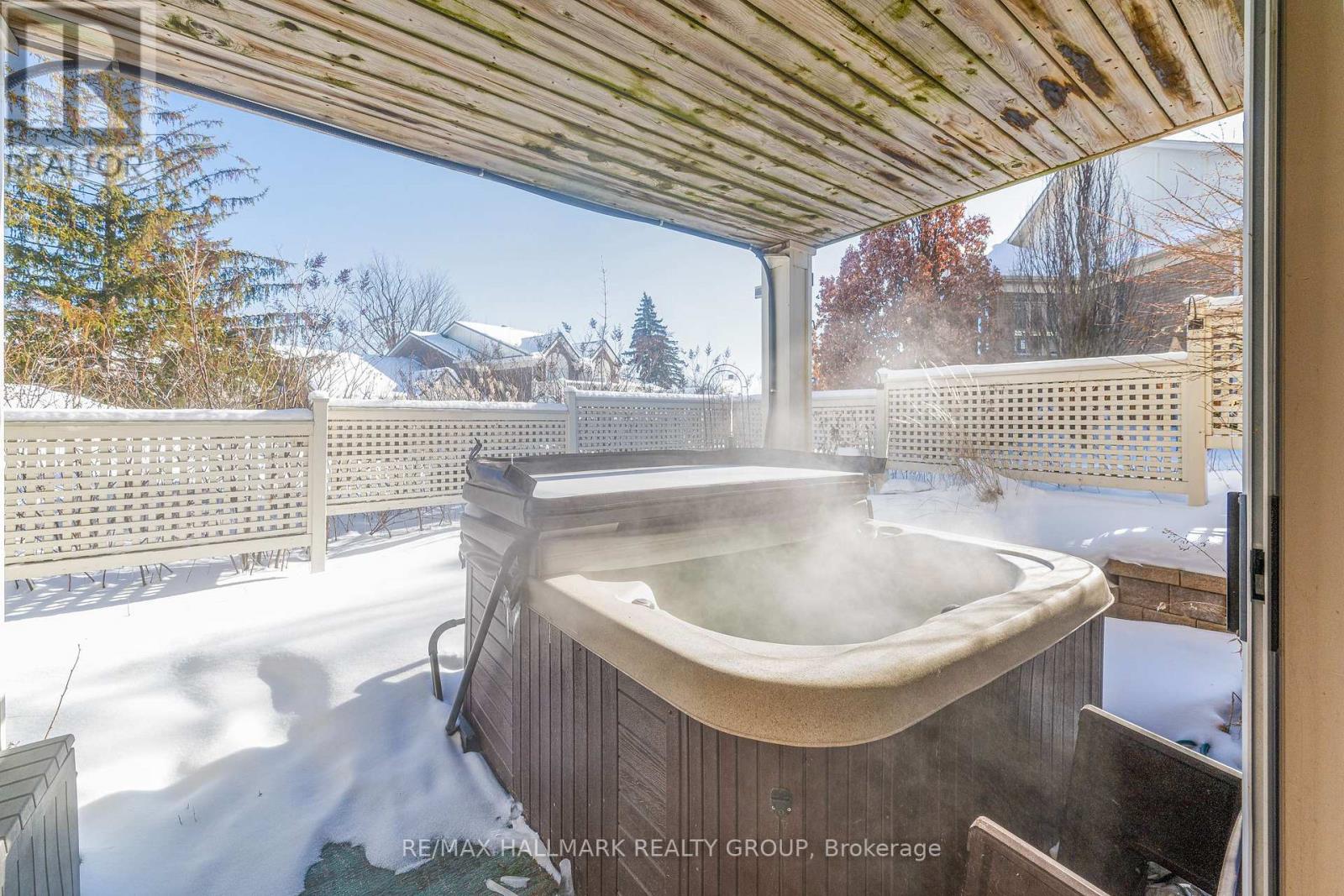 8 Waterford Way, Ottawa, Ontario  K2E 7V4 - Photo 31 - X12785760