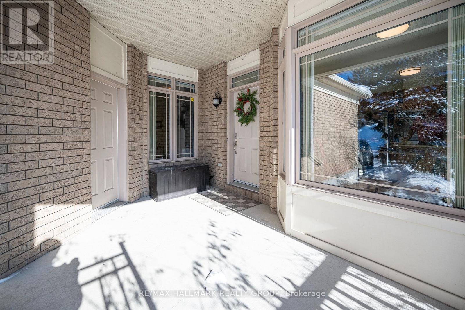 8 Waterford Way, Ottawa, Ontario  K2E 7V4 - Photo 5 - X12785760