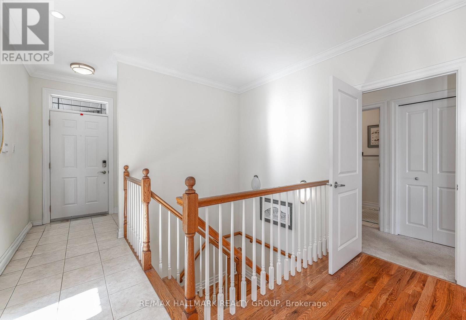 8 Waterford Way, Ottawa, Ontario  K2E 7V4 - Photo 7 - X12785760