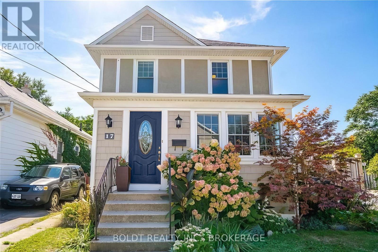 17 Taylor Avenue, St. Catharines, Ontario  L2R 6G9 - Photo 1 - X12785766