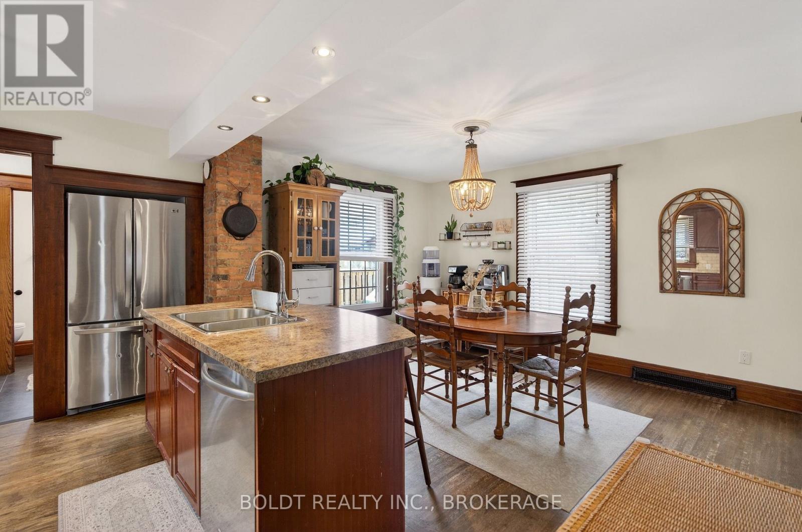 17 Taylor Avenue, St. Catharines, Ontario  L2R 6G9 - Photo 10 - X12785766