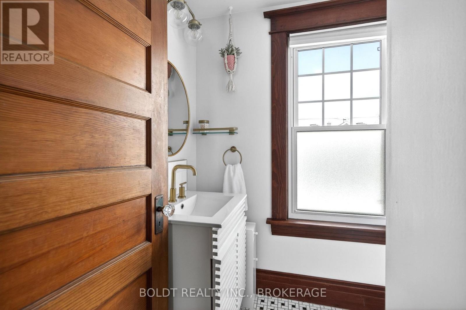 17 Taylor Avenue, St. Catharines, Ontario  L2R 6G9 - Photo 35 - X12785766