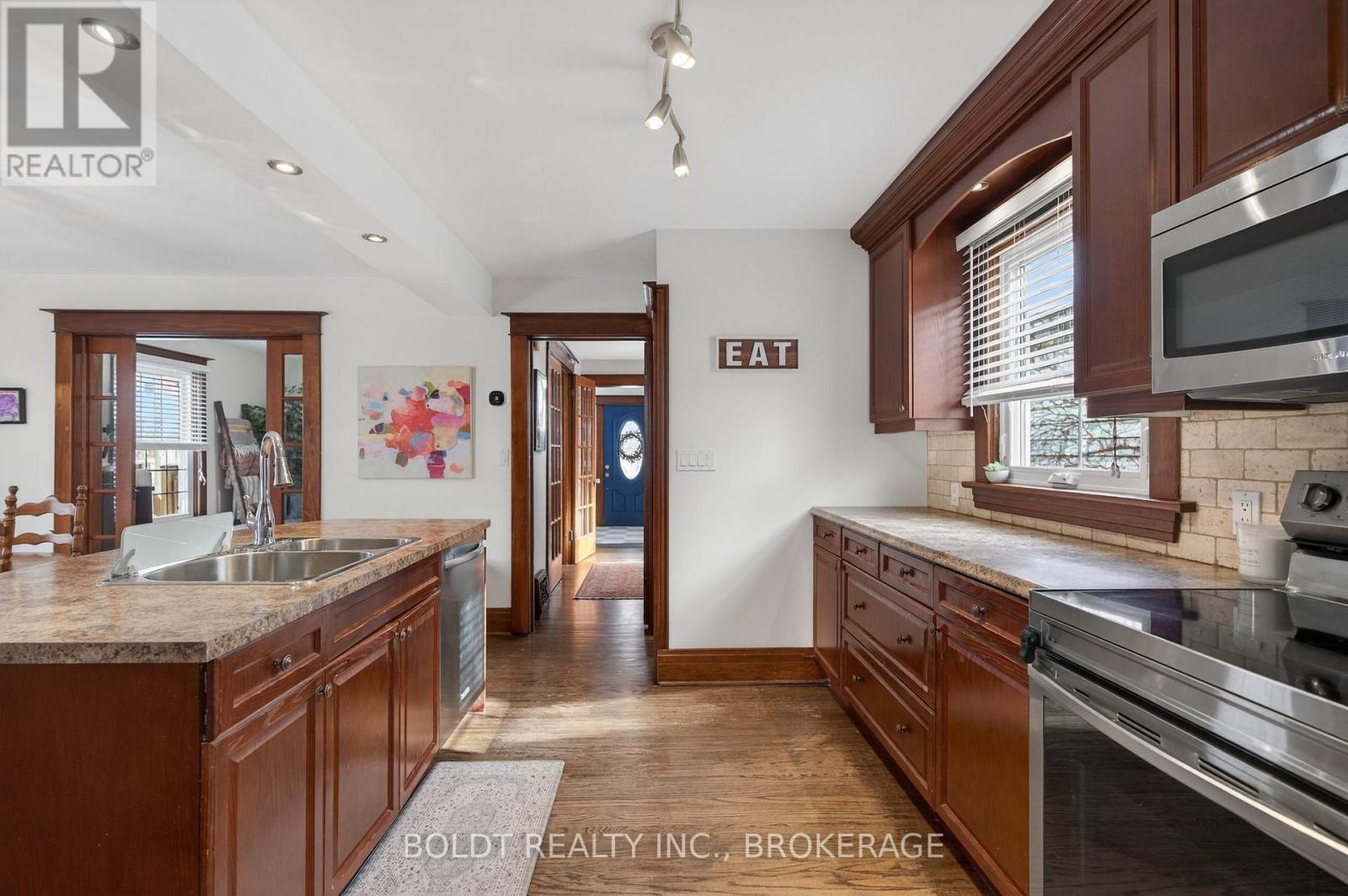 17 Taylor Avenue, St. Catharines, Ontario  L2R 6G9 - Photo 5 - X12785766