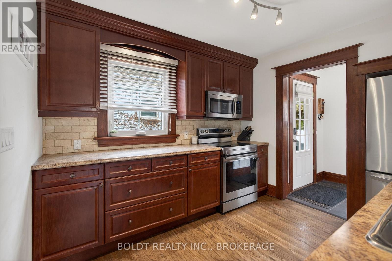 17 Taylor Avenue, St. Catharines, Ontario  L2R 6G9 - Photo 9 - X12785766