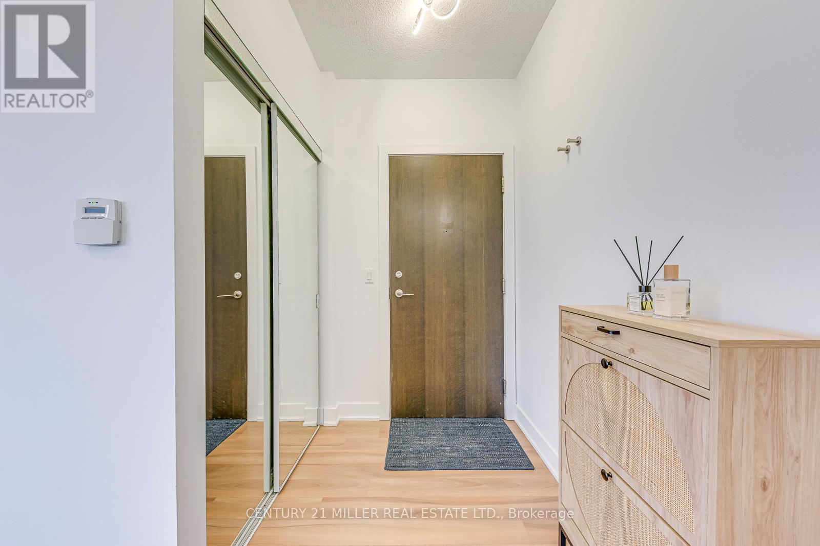 3106 - 28 Linden Street, Toronto, Ontario  M4Y 0A4 - Photo 3 - C12785762