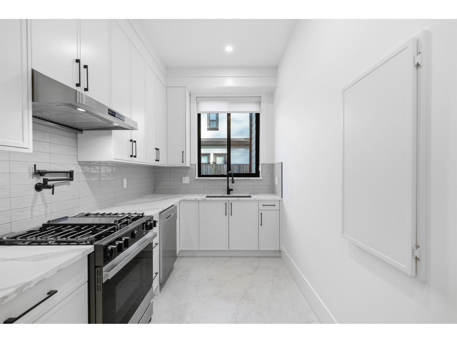 2710 202 Street, Langley, British Columbia  V2Z 0B6 - Photo 18 - R3088288