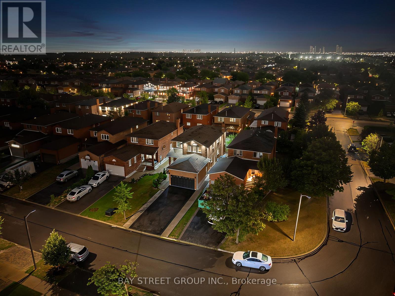 34 LAMP CRESCENT, Vaughan, Ontario