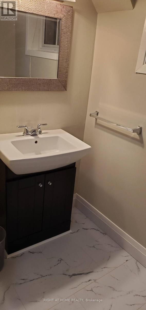 130 Prince Charles Drive, Oakville, Ontario  L6K 2C9 - Photo 11 - W12785744