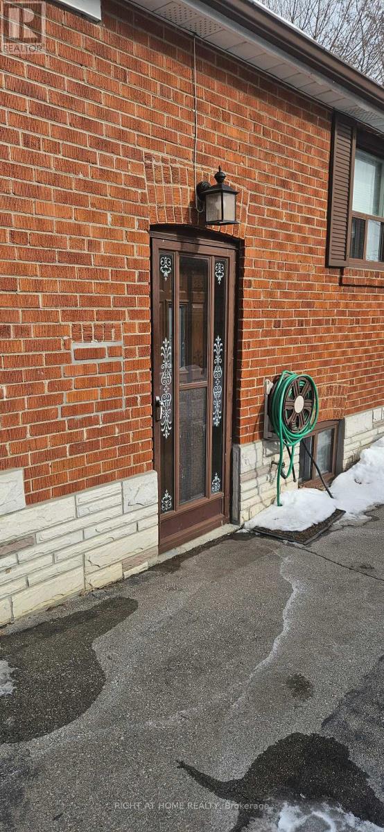 130 Prince Charles Drive, Oakville, Ontario  L6K 2C9 - Photo 2 - W12785744