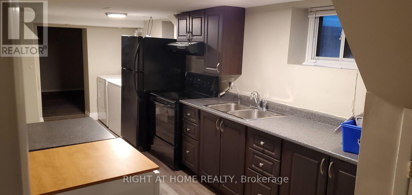 130 Prince Charles Drive, Oakville, Ontario  L6K 2C9 - Photo 3 - W12785744