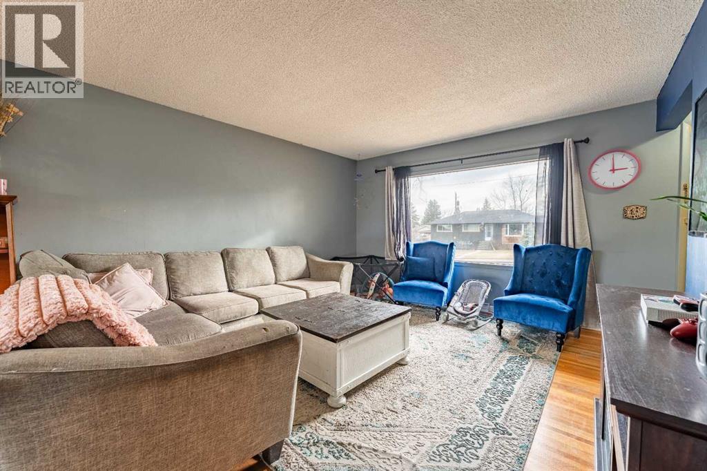 424 Tavender Road Nw, Calgary, Alberta  T2K 3M2 - Photo 2 - A2285325