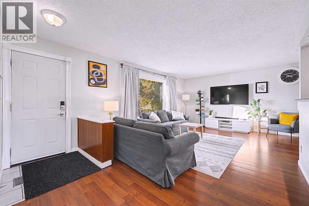 336 Penworth Way Se, Calgary, Alberta  T2A 4G2 - Photo 3 - A2285530