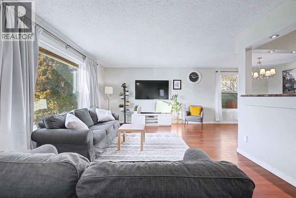 336 Penworth Way Se, Calgary, Alberta  T2A 4G2 - Photo 5 - A2285530