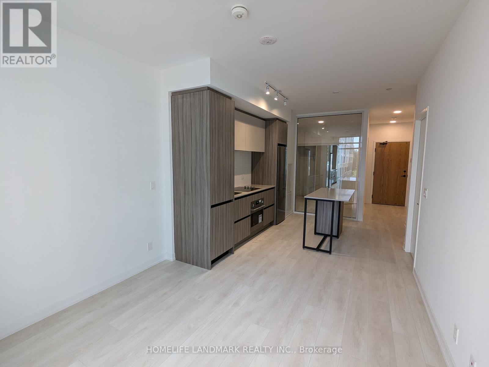409 - 8 Beverley Glen Boulevard, Vaughan, Ontario  L4J 0L5 - Photo 4 - N12785804
