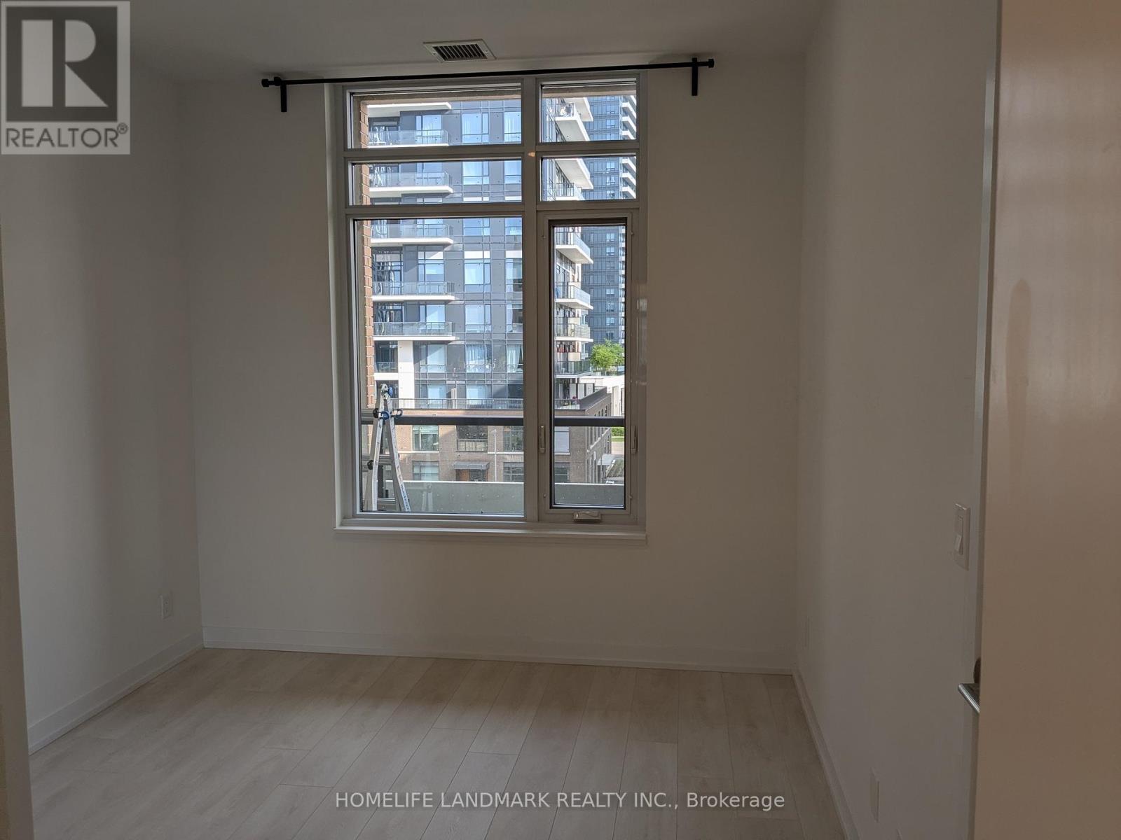 409 - 8 Beverley Glen Boulevard, Vaughan, Ontario  L4J 0L5 - Photo 5 - N12785804