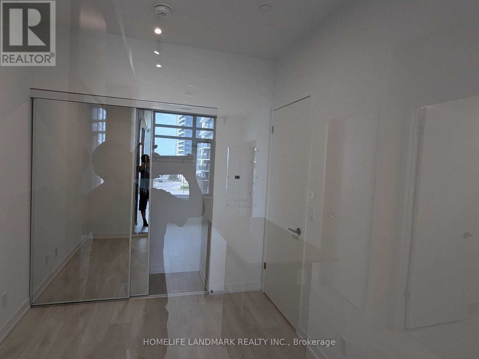 409 - 8 Beverley Glen Boulevard, Vaughan, Ontario  L4J 0L5 - Photo 8 - N12785804