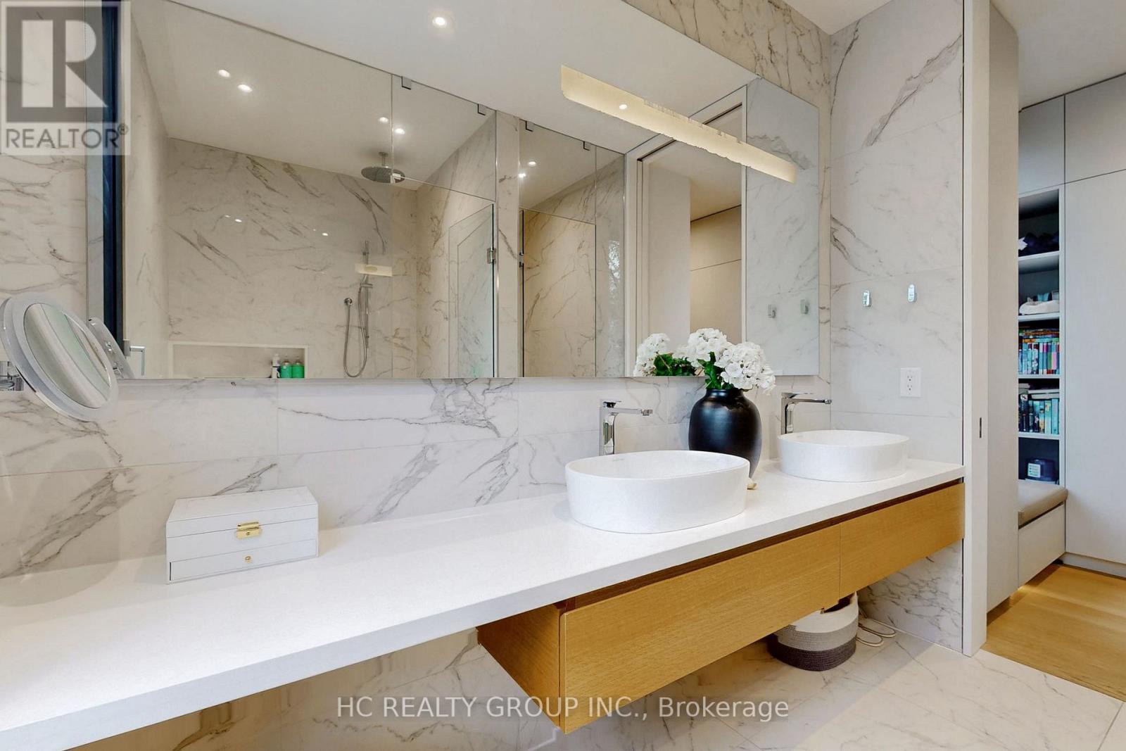 1336 Hillhurst Road, Oakville, Ontario  L6J 1X5 - Photo 34 - W12785802