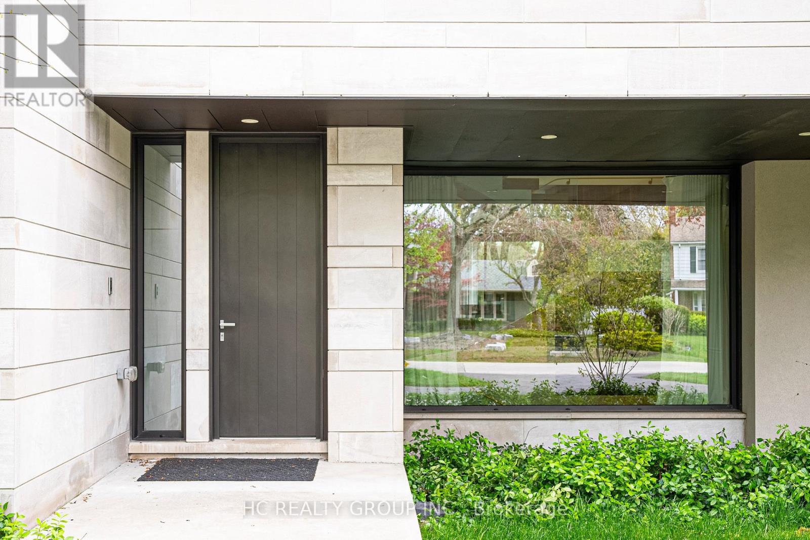 1336 Hillhurst Road, Oakville, Ontario  L6J 1X5 - Photo 4 - W12785802