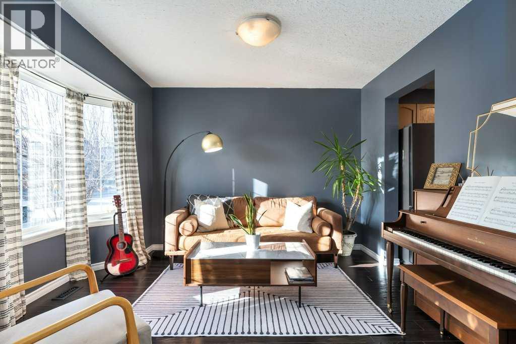 28 Everstone Way Sw, Calgary, Alberta  T2Y 4E4 - Photo 3 - A2284656