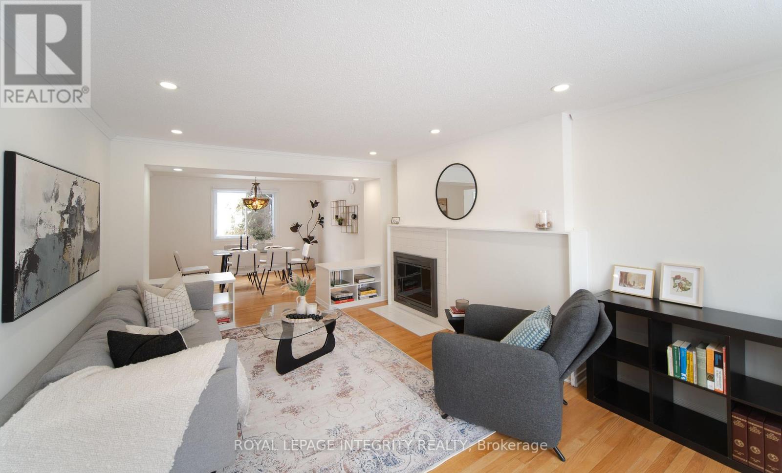 652 La Verendrye Drive, Ottawa, Ontario  K1J 7X4 - Photo 4 - X12785824