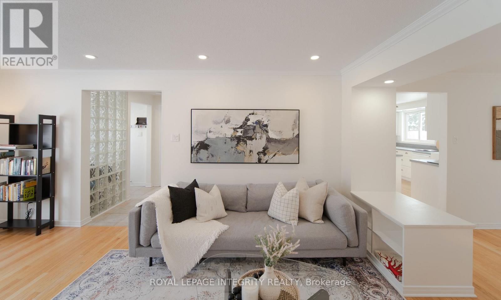 652 La Verendrye Drive, Ottawa, Ontario  K1J 7X4 - Photo 6 - X12785824