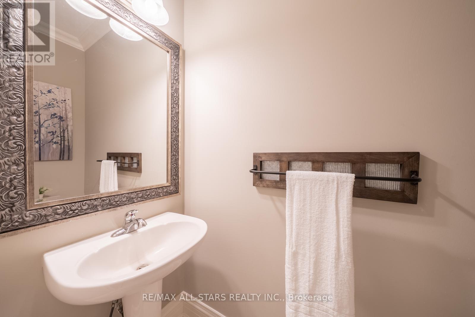 61 Manor Forest Road, East Gwillimbury, Ontario  L0G 1M0 - Photo 21 - N12785816