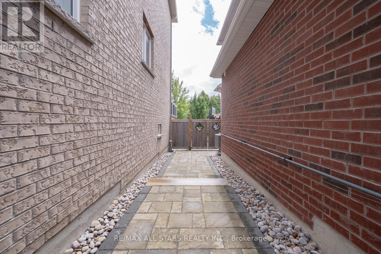 61 Manor Forest Road, East Gwillimbury, Ontario  L0G 1M0 - Photo 39 - N12785816