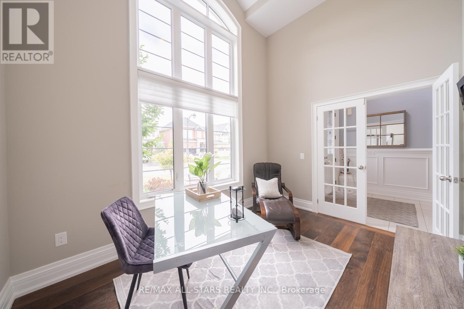 61 Manor Forest Road, East Gwillimbury, Ontario  L0G 1M0 - Photo 7 - N12785816