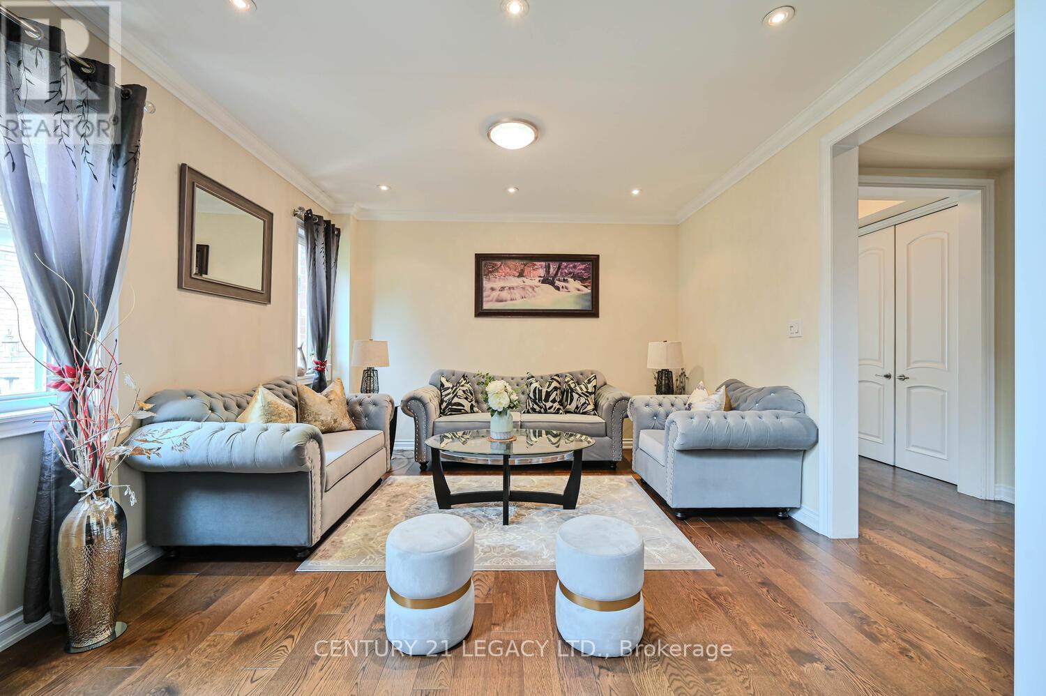 34 Cannington Crescent, Brampton, Ontario  L6X 2Y5 - Photo 12 - W12785820