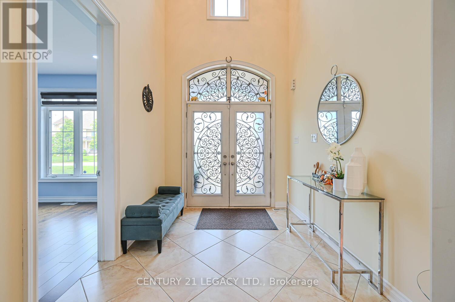 34 Cannington Crescent, Brampton, Ontario  L6X 2Y5 - Photo 4 - W12785820