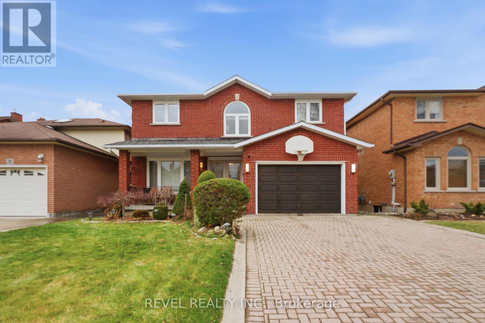 34 HASKINS COURT, Hamilton, Ontario