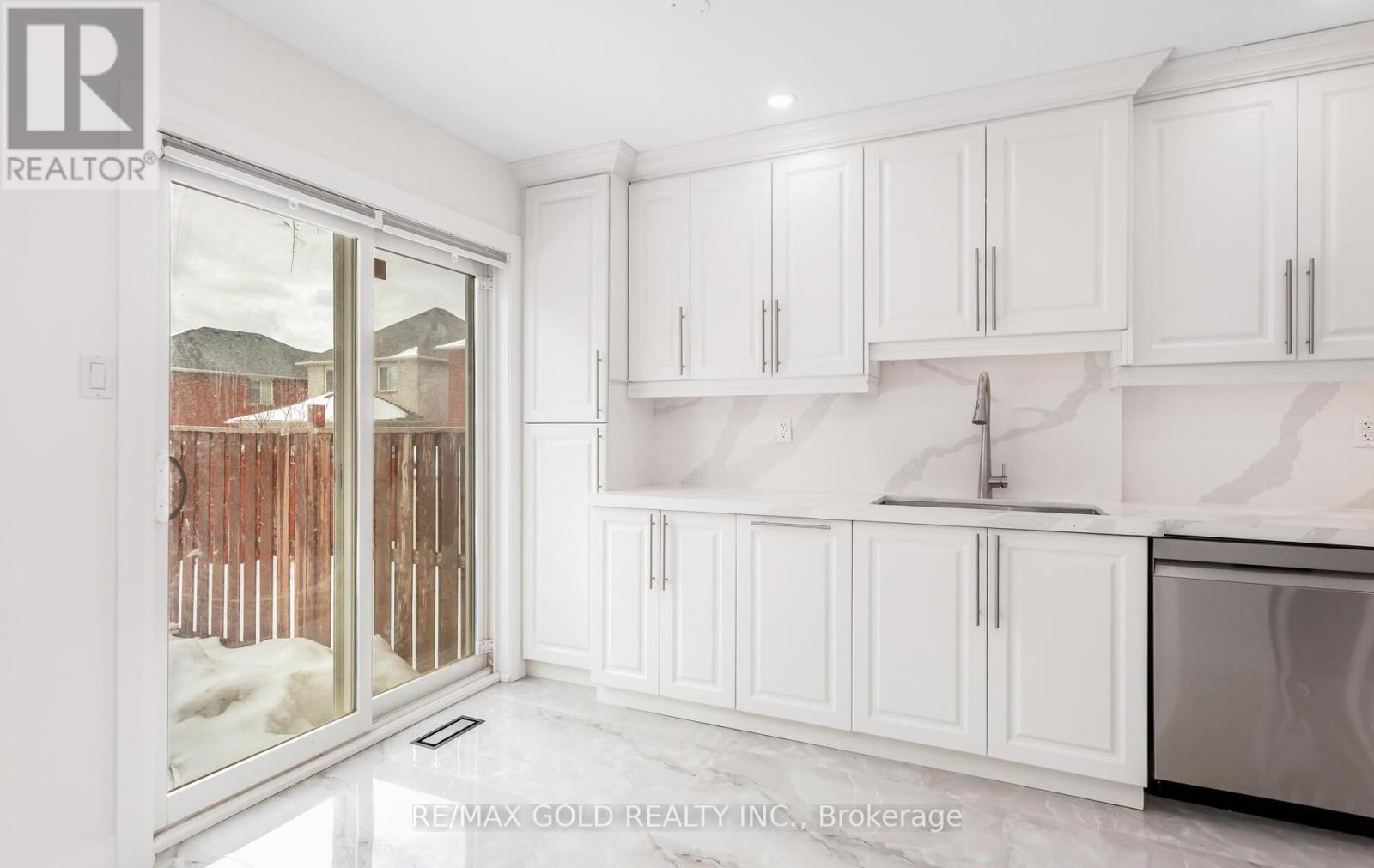 902 Delgado Drive, Mississauga, Ontario  L5V 2S4 - Photo 21 - W12784426