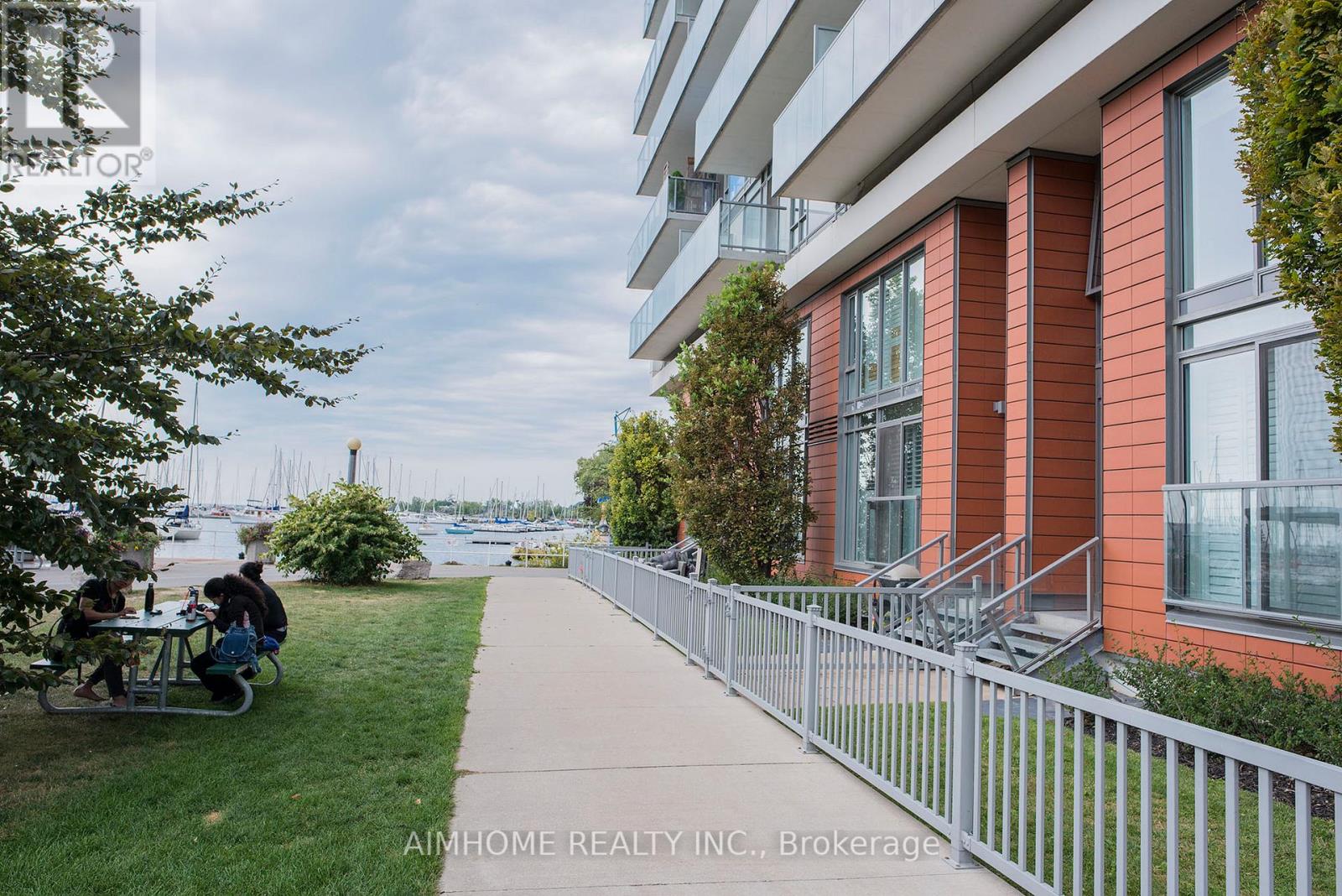 Th 118 - 90 Stadium Road, Toronto, Ontario  M5V 3W5 - Photo 3 - C12785838