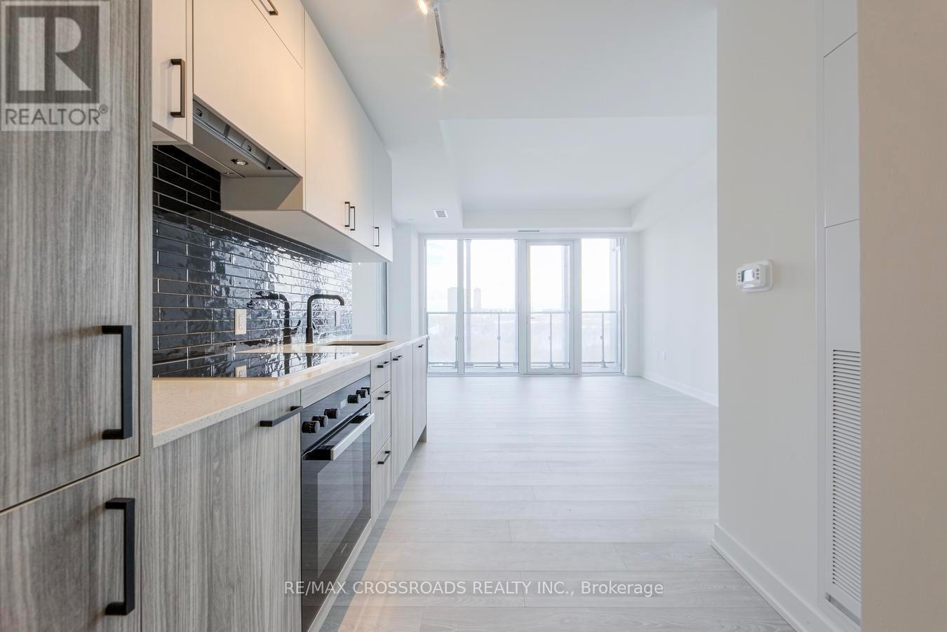 702 - 1 Quarrington Lane, Toronto, Ontario  M3C 0S4 - Photo 7 - C12785846