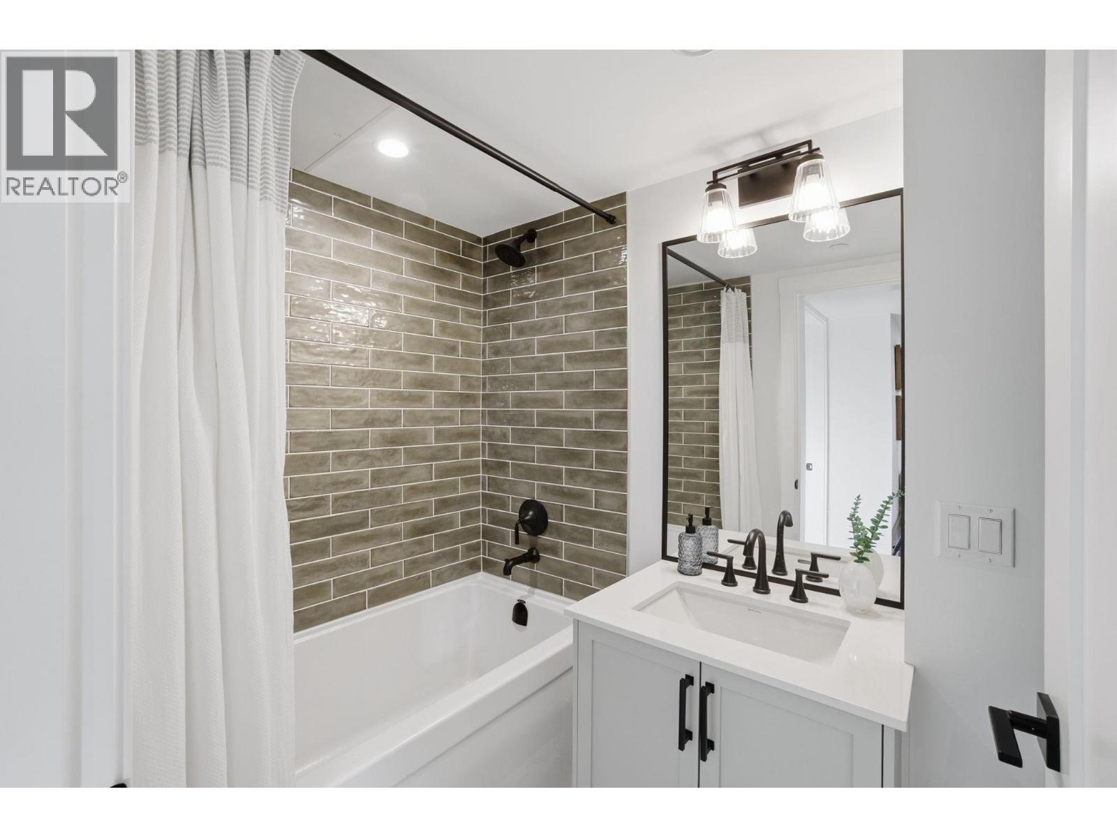 1967 Napier Street, Vancouver, British Columbia  V5L 2N6 - Photo 12 - R3089573