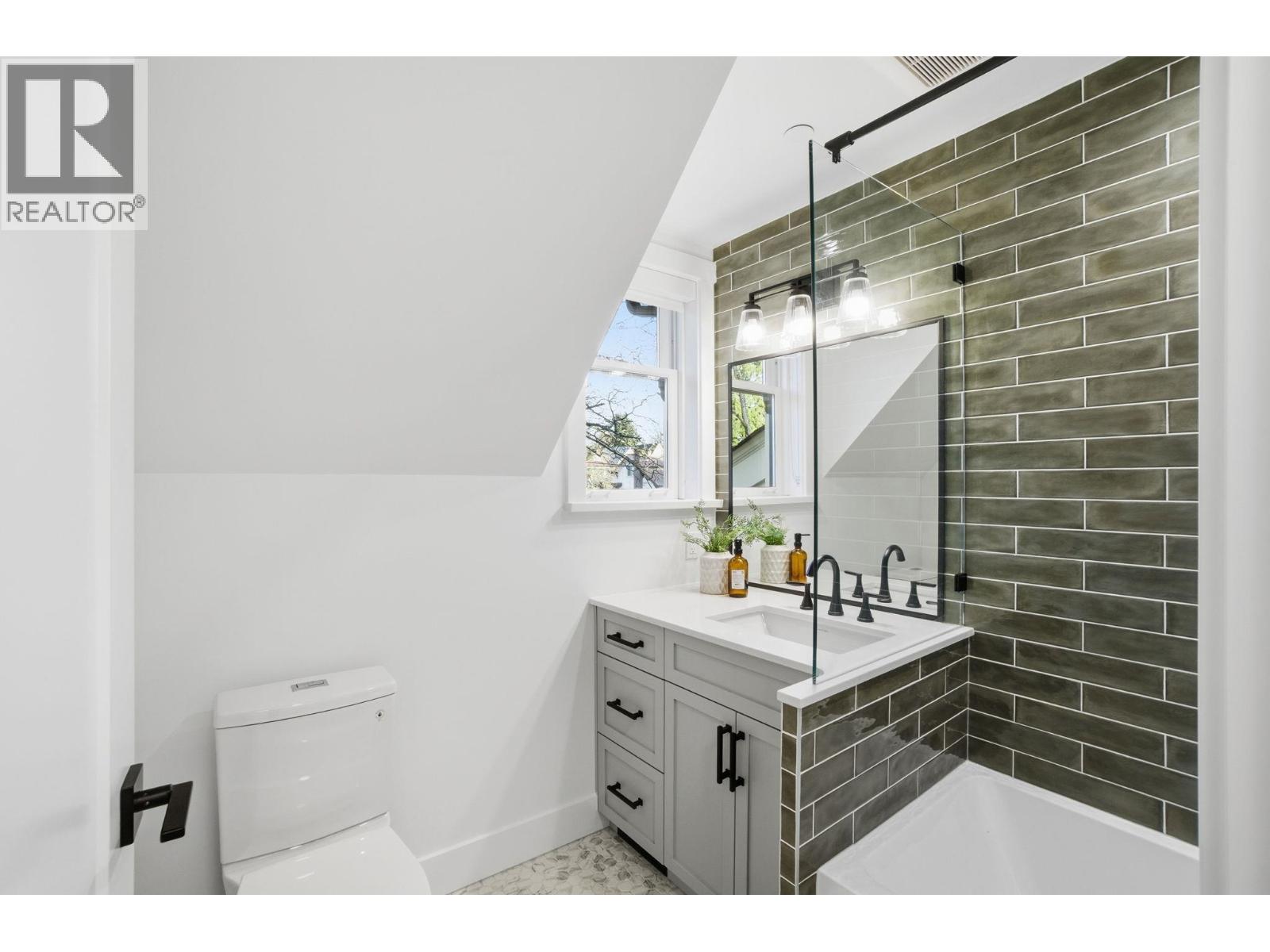 1081 Semlin Drive, Vancouver, British Columbia  V5L 2N6 - Photo 23 - R3089571