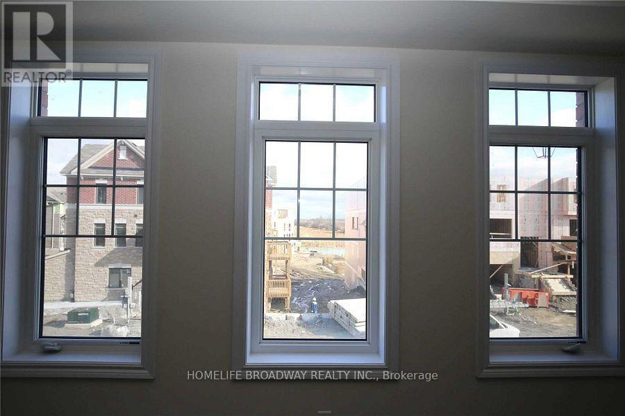 44 Mannar Drive, Markham, Ontario  L6C 0Z3 - Photo 6 - N12785840