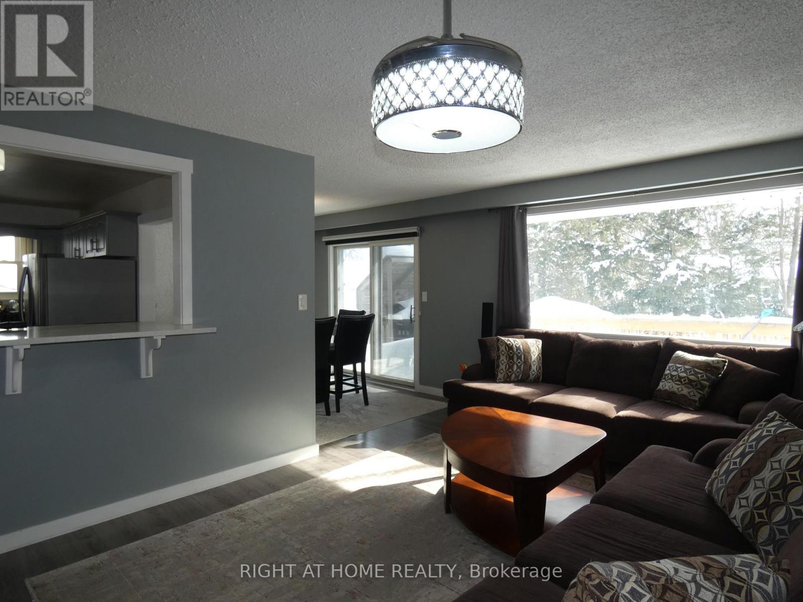 27 Shore Acres Boulevard, North Bay, Ontario  P1A 1B7 - Photo 3 - X12780784