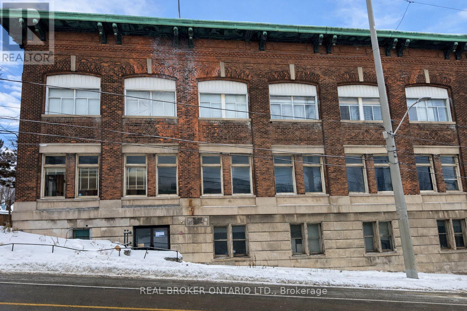 100 - 231 Bay Street N, Hamilton, Ontario  L8R 2R1 - Photo 2 - X12781930