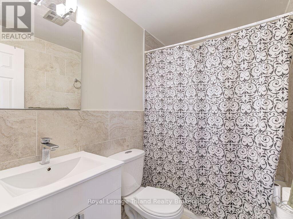 8 Hazelglen Court S, Brampton, Ontario  L6S 1N7 - Photo 29 - W12785888