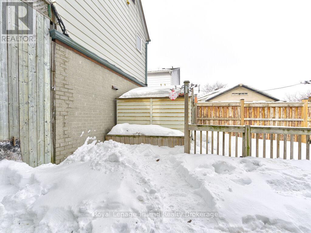 8 Hazelglen Court S, Brampton, Ontario  L6S 1N7 - Photo 5 - W12785888